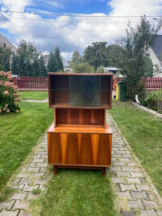 Zestaw starych mebli