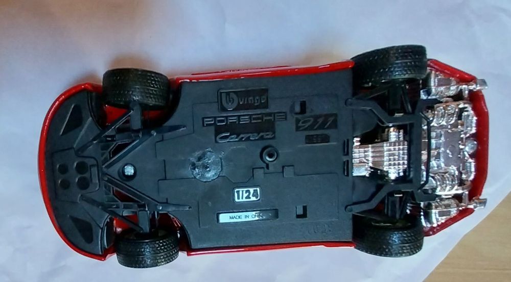 Miniatura da Burago Porsche Carrera escala 1/24