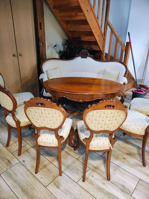 Stylowy komplet salonowy Ludwik Filip – sofa, 6 krzeseł i stolik