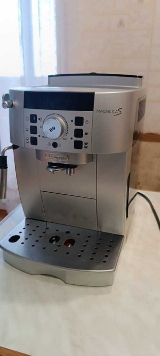 Продам кавову машину DeLonghi Magnifica S ECAM 22.110.SB