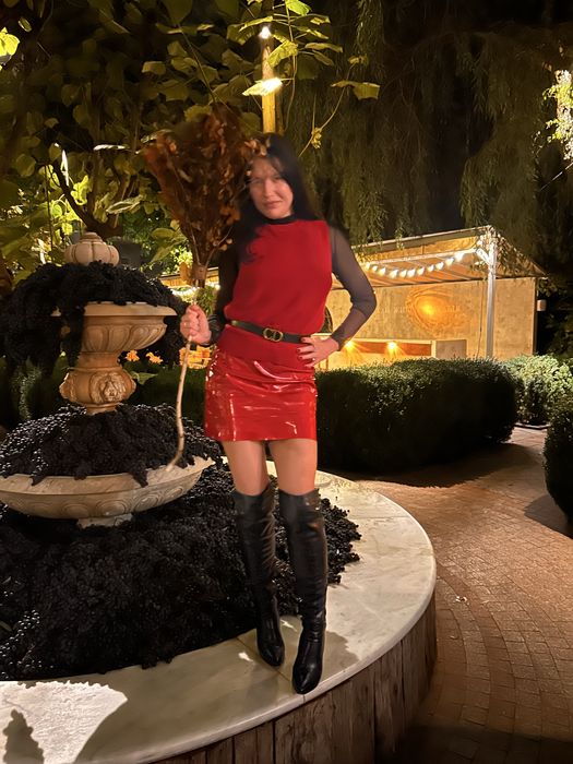 Латексна червона юбка