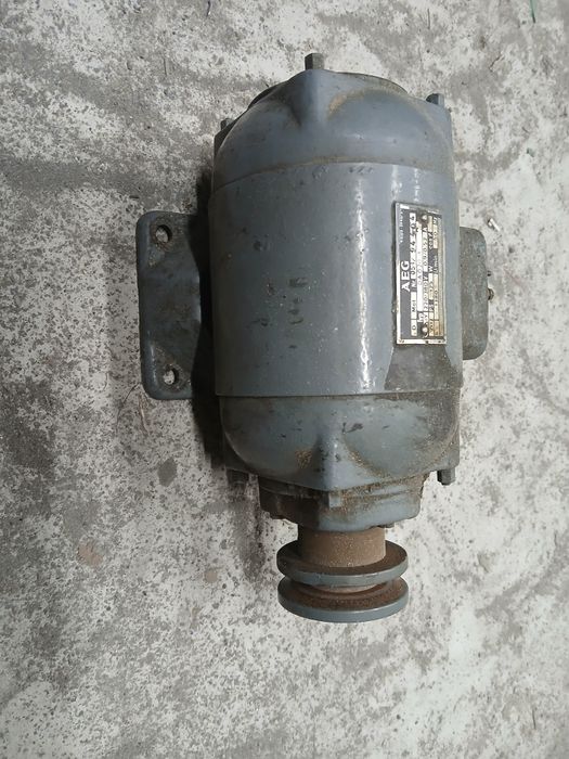 Silnik elektryczny AEG model DA020/4 zasilanie 230/380
