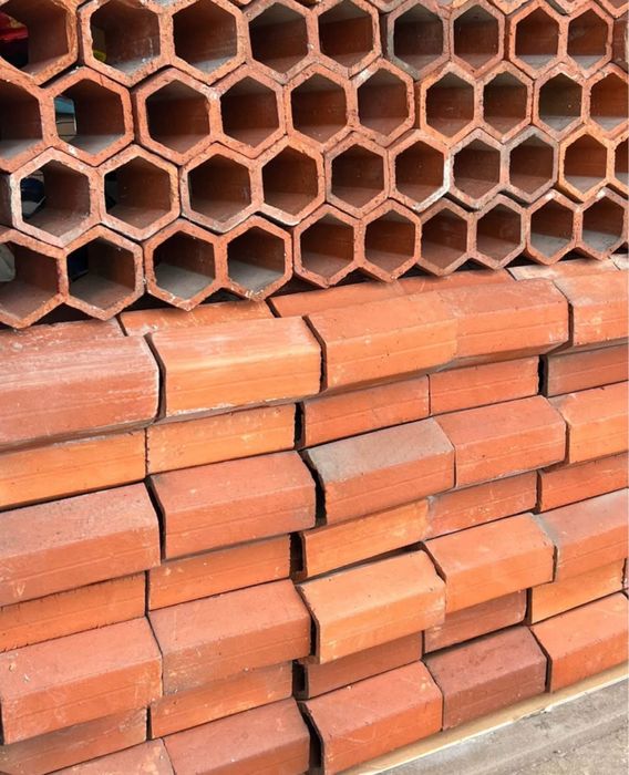 Blocos de garrafeira em tijolo