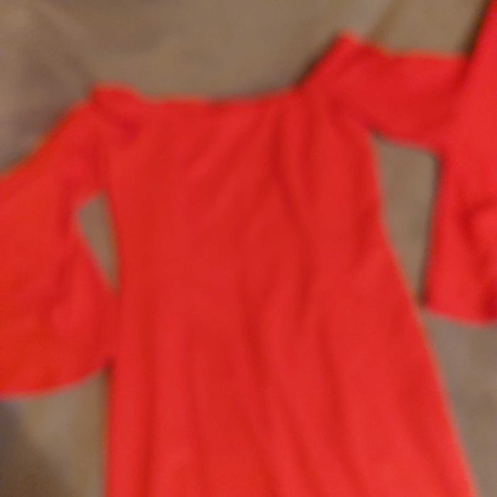 Sukienka  z szerokim rekawem