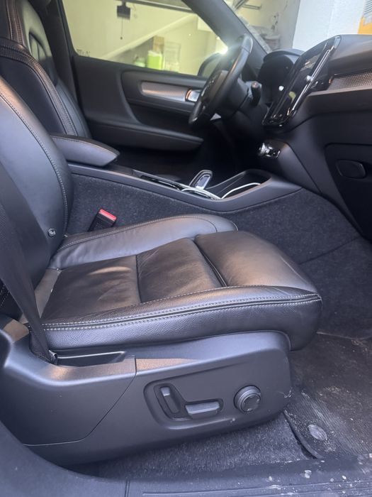 Volvo XC40 електро