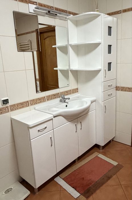 Meble łazienkowe z umywalką