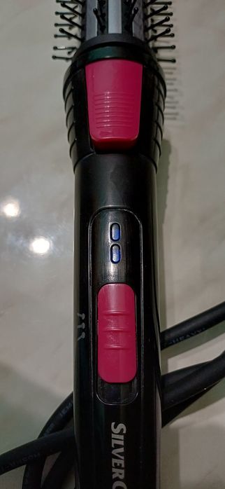 Фен-щетка Silvercrest Personal Care SWB 300 B1. 
Устройство сочетает в