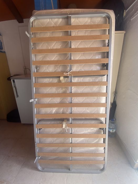 Colchoes 2, Estrados 2 e Estrutura Sofa 2 Camas. Ver a Descricao.