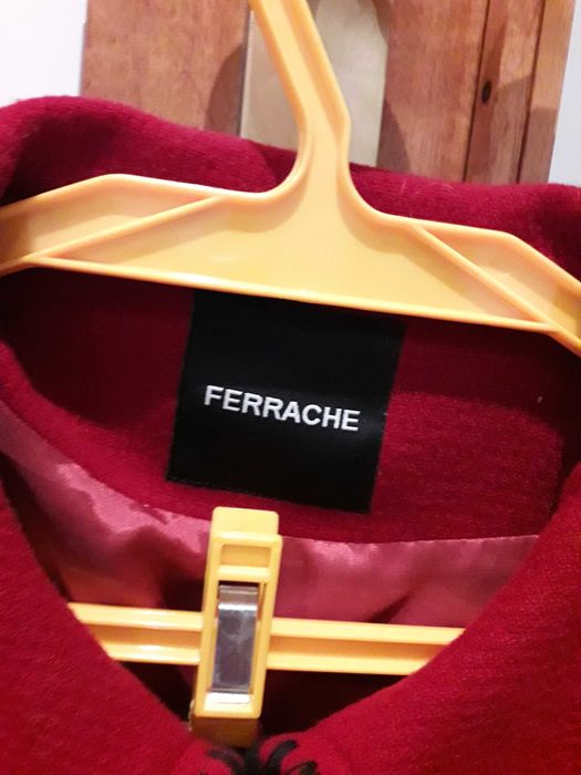 Casaco/capa Ferrache (cor cereja)