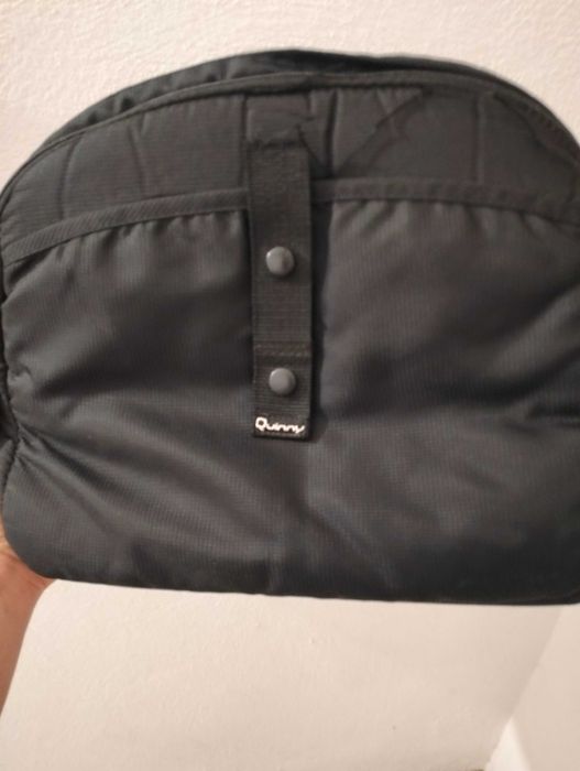 Carrinho de bebé quinny