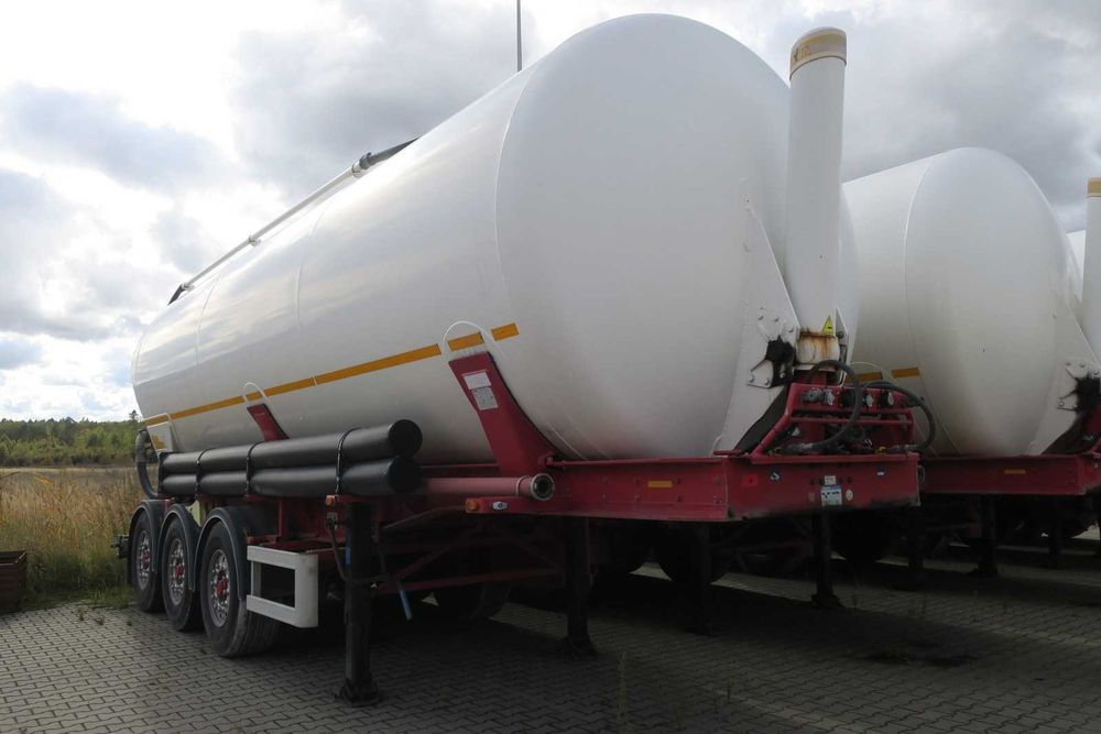 Naczepa silos KAESSBOHRER Kippsilo