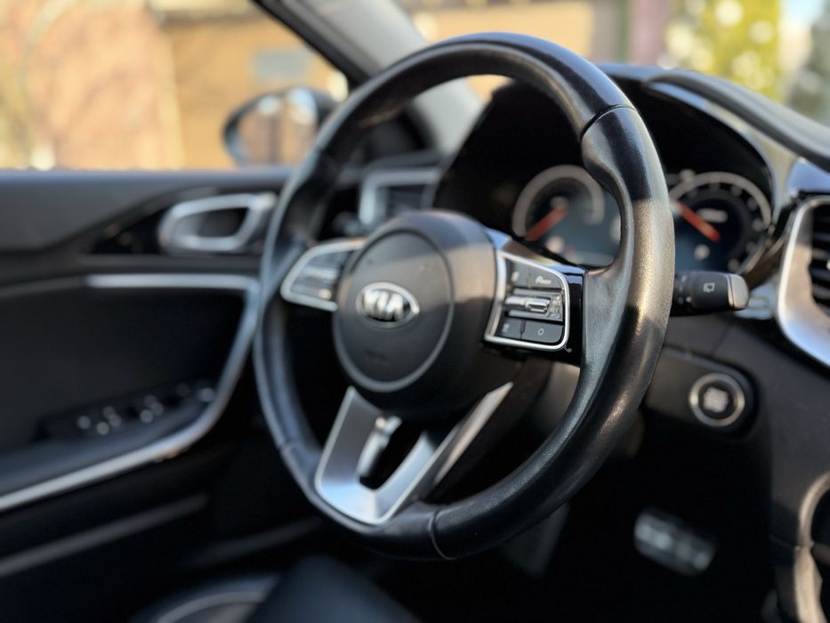 Атомобіль KIA XCEED top