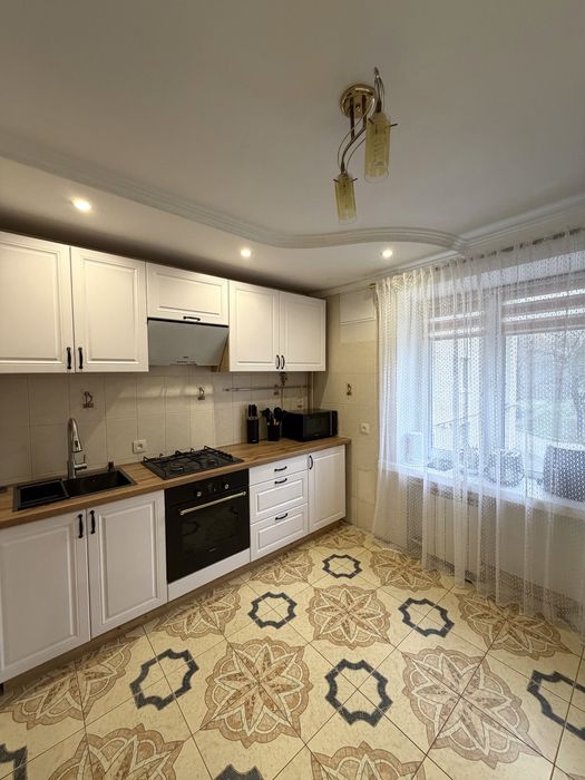 Продаж 3-кім. квартири з ремонтом та меблями, вул. Наливайка 14