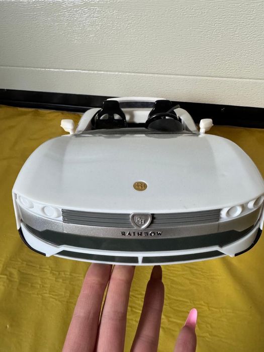 Samochód Rainbow High zmienia kolory!
