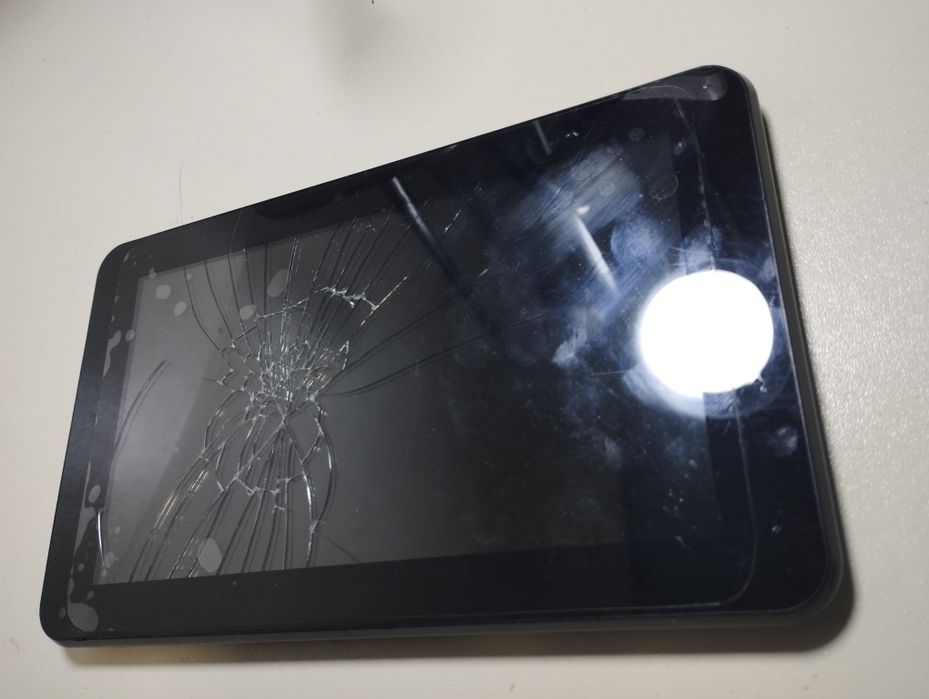 Продам планшет під запчастини