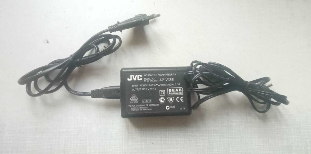 Zasilacz do kamery JVC AP-V13E Używany