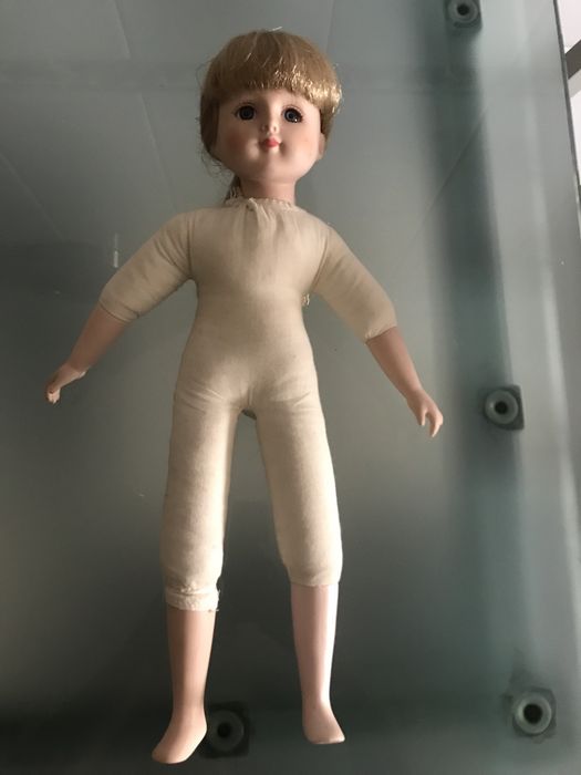 Boneca de porcelana