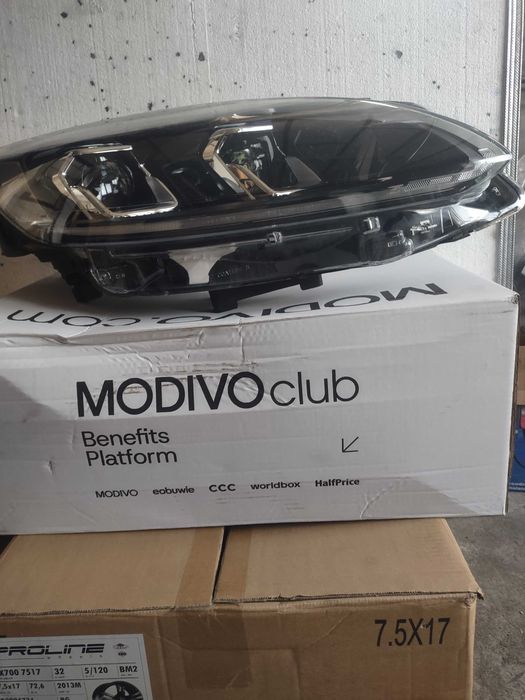 Sprzedam lampe przednia prawa do Ford Kuga