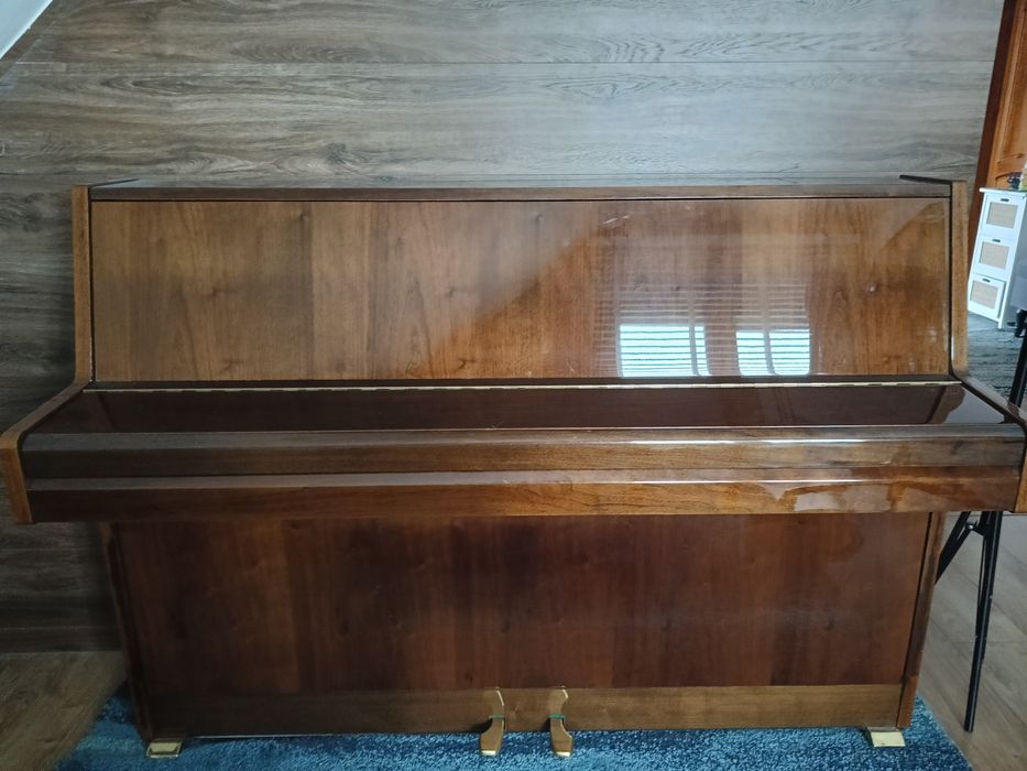 Pianino firmy samick