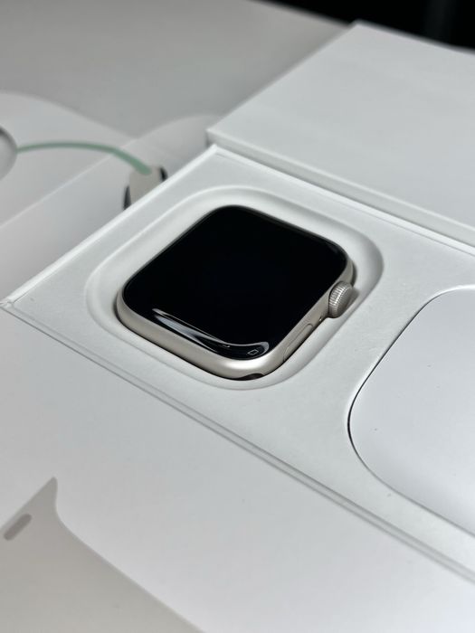 Apple Watch SE 2 44mm Satrlight як нові