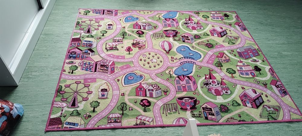 Sprzedam dywan dla dziewczynki 160x200
