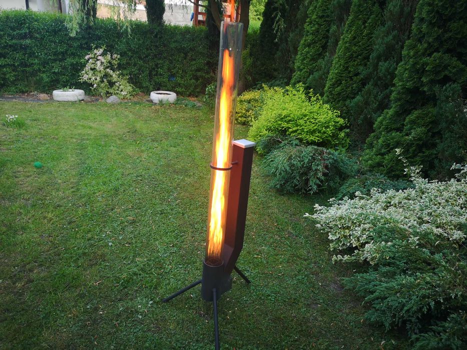 Parasol grzewczy promiennik ogrodowy na pellet palenisko kominek.