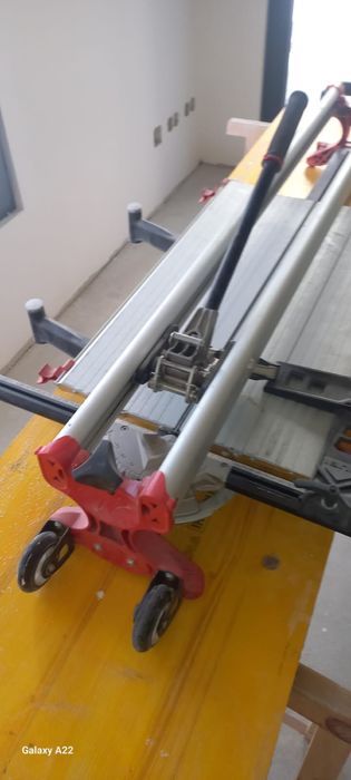 Maquina de cortar azulejo da  Rubi TZ-1020