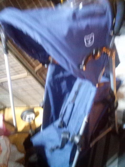 Carrinho de bebe c/ oferta de triciclo 15€