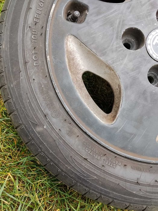 Pneus 155/70R13 (25€ o par)