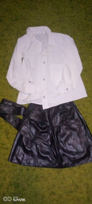 Блузка с кожзам юбкой