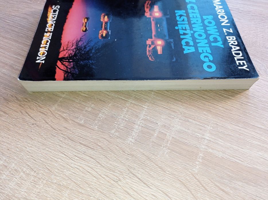 Łowcy z Czerwonego Księżyca Marion Z. Bradley