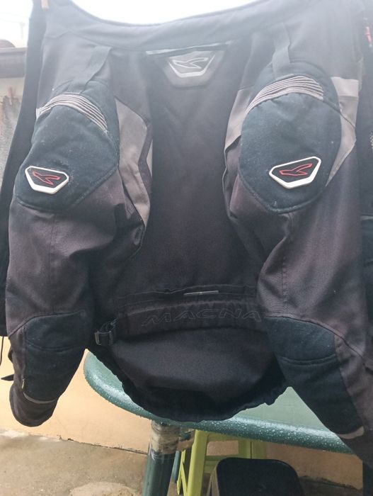 Casaco para andar de moto com forro embutido. Tamanho L.