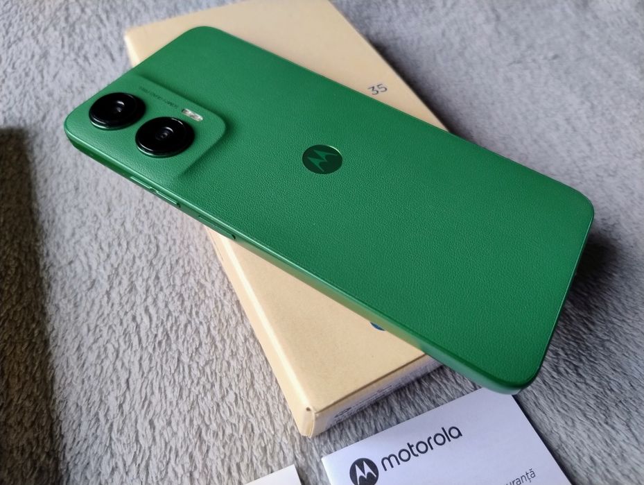 Motorola Moto G35 5G 8/128 GB - kolor Leaf Green - jak nowa - zestaw