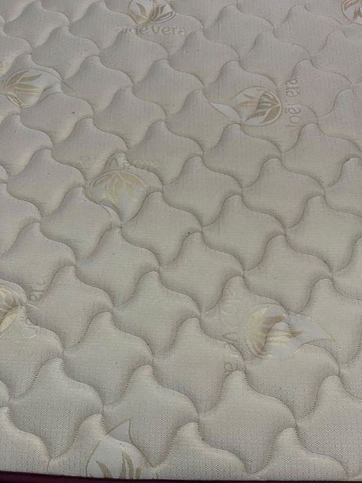Colchão para cama 160x200. ofereço a cama.