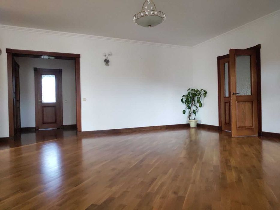 Продається сучасний двоповерховий будинок в селі Станишівка