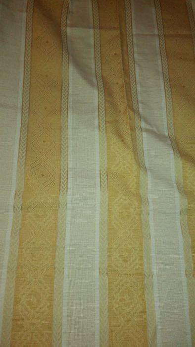 Cortinados em tecido às riscas
