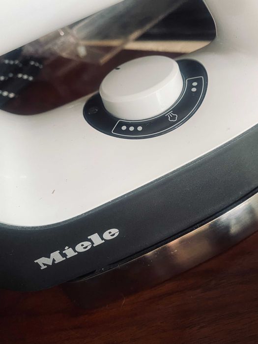 MIELE żelazko z termostatem