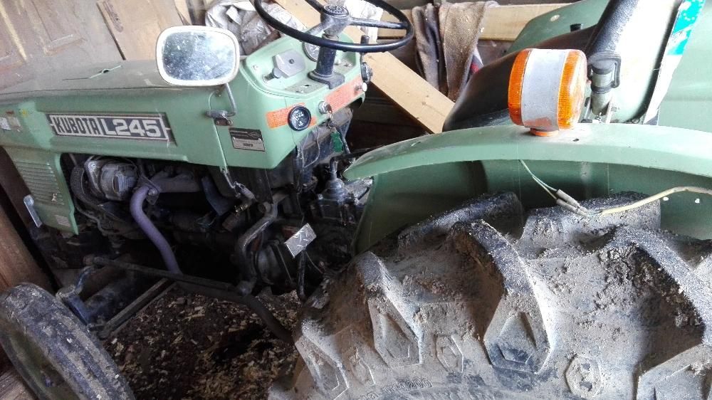Trator kubota L245