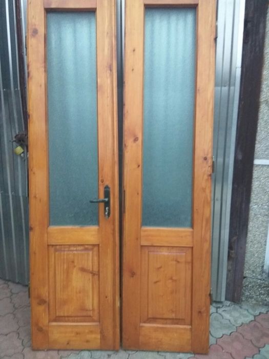 Дерев'яні двері б/в