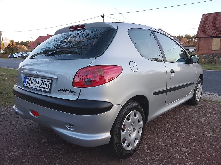 Peugeot 206 1.1 benzyna  5L/100 km, z Niemiec