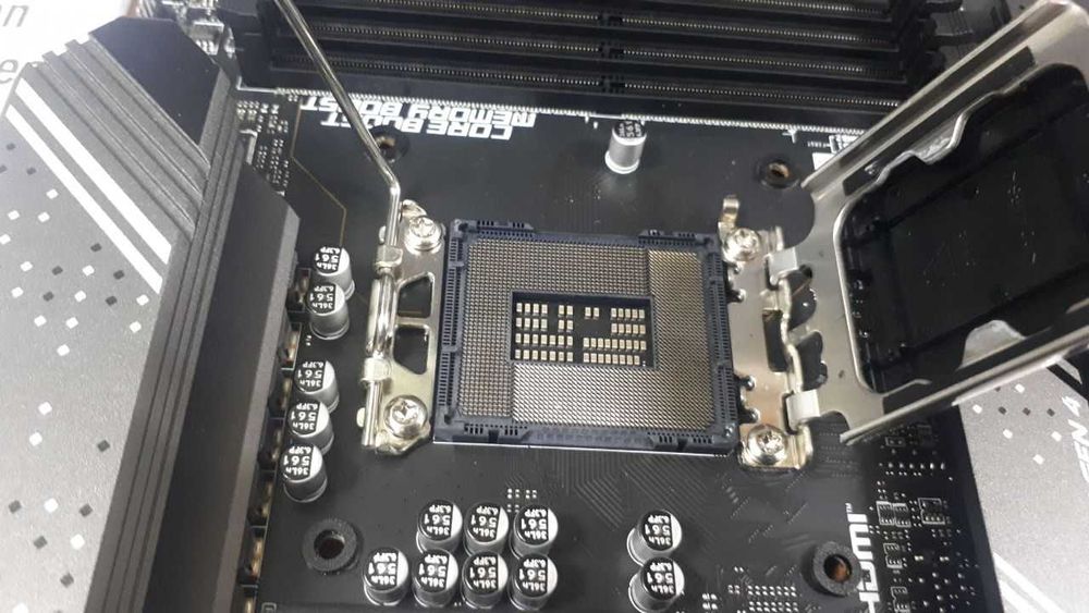 Материнська плата MSI B760 GAMING PLUS WiFi