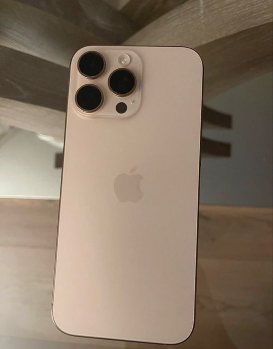 Iphone 16 pro max 256gb dourado em otimo estado