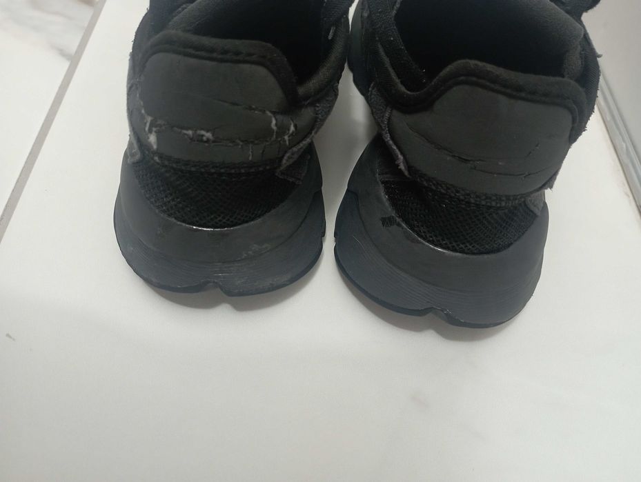 Кросівки Adidas у 32 розмірі