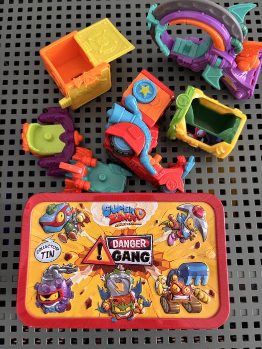 Super zings, caixa com mais de 20, carrinhos