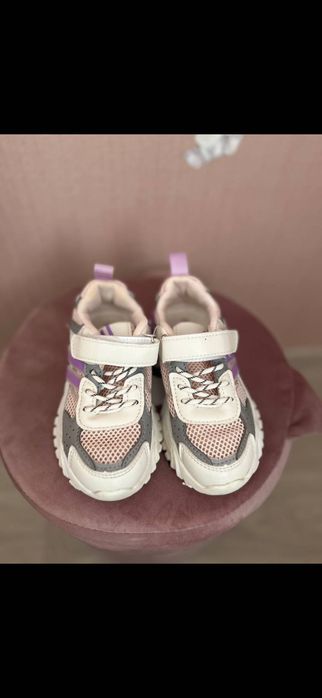 Дитяче взуття для дівчинки