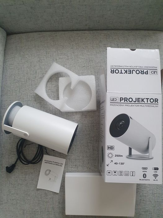 Przenośny projektor/rzutnik multimedialny z WiFi, HDMI, Bluetooth, USB, 40-130 cali, pilot