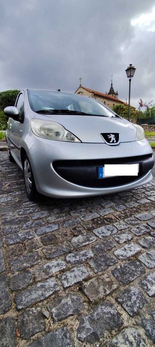 Peugeot 107 1.0 5 Portas (2006) - Motor Toyota, A/C e IUC Barato