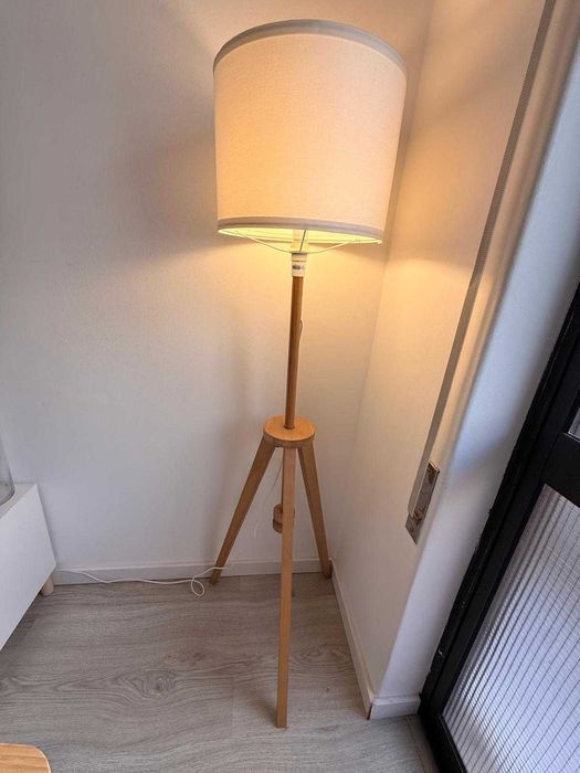 Abajur com luz regulável