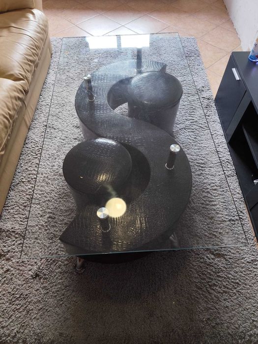 Mesa de Centro Elegante e Funcional.