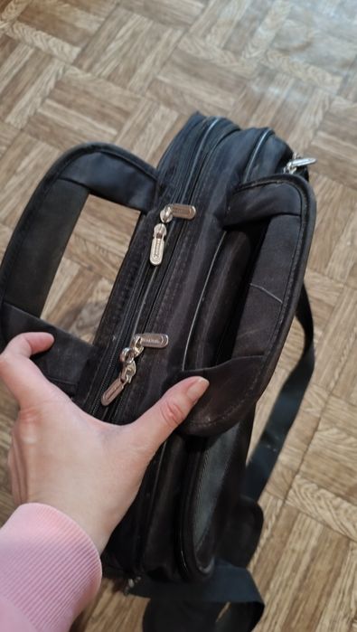 Продам портфель под документами и ноутбук